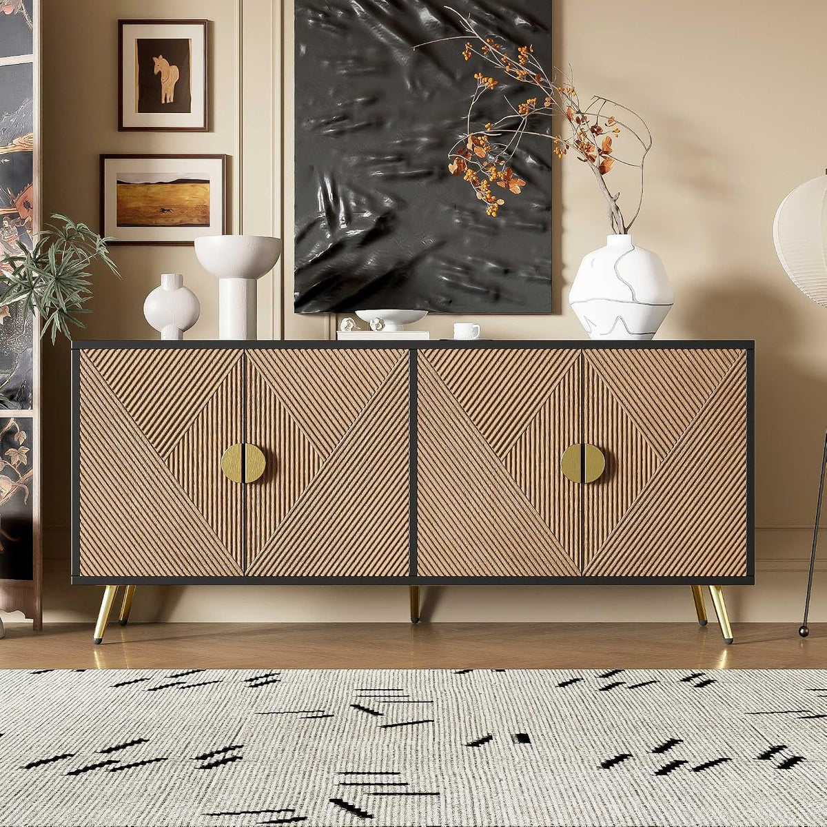 WASAGA Buffet avec Texture en Relief 160 cm, Armoire avec Quatre Portes Poignées Brossées Dorées et Pieds de Table Brillants (Noir + Bois)